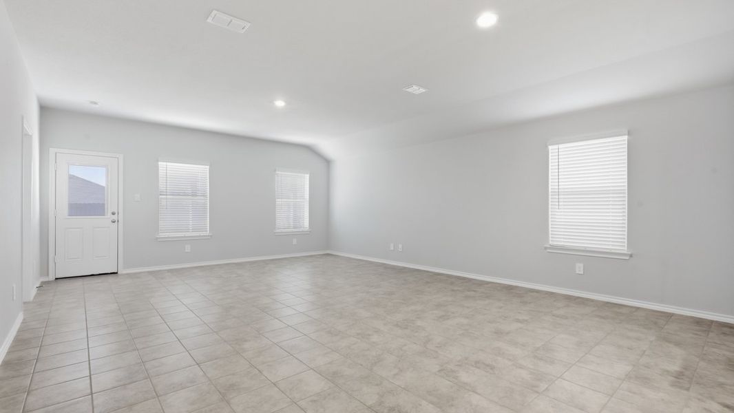 Spacious, unfurnished interior of a new home in Eagle Creek, Denton (Image 10).
