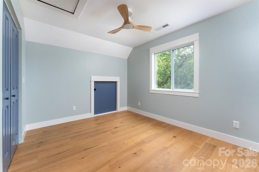 Spacious, unfurnished interior of a new home in , Asheville (Image 22).