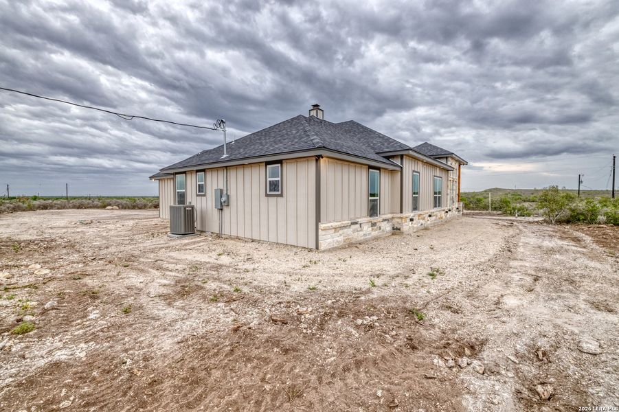Exterior details and patio area of a home in , Uvalde (Image 25).