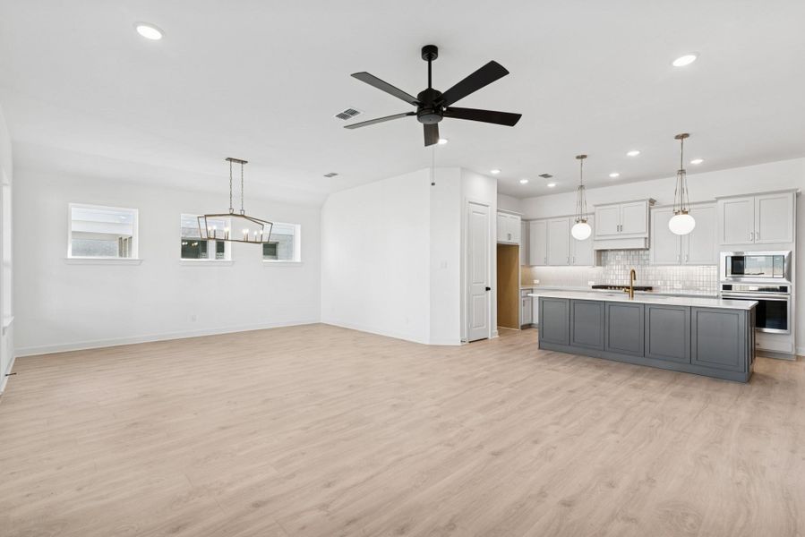 Spacious, unfurnished interior of a new home in Brookewater 55’ Homesites, Rosenberg (Image 22). Spacious, unfurnished interior of a new home in Brookewater 55’ Homesites, Rosenberg (Image 22).