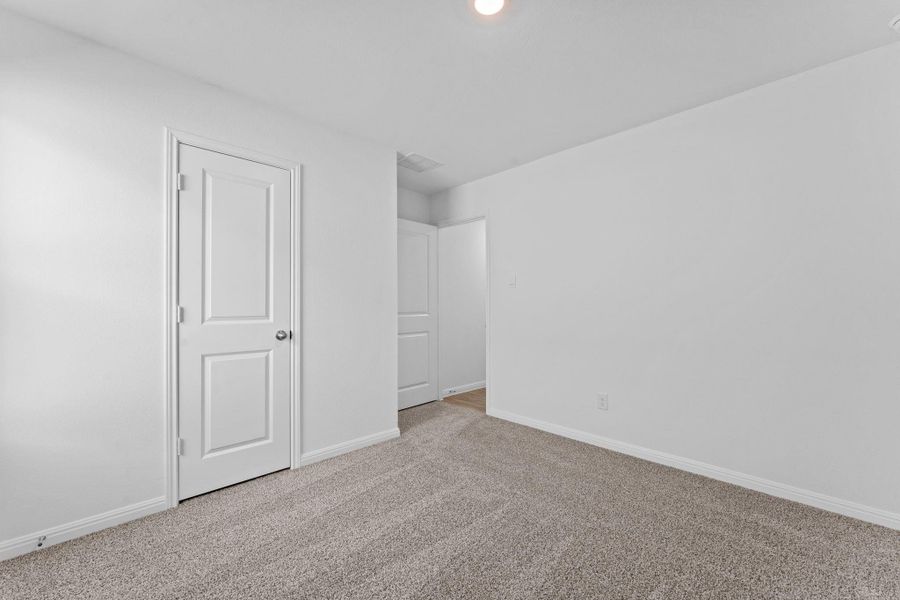 Spacious, unfurnished interior of a new home in Paramount, Kyle (Image 12).