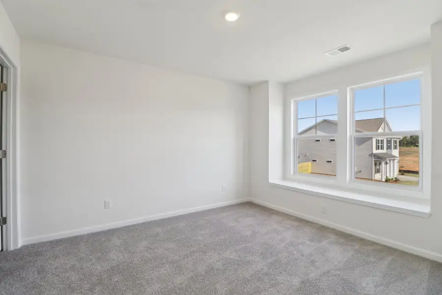 Spacious, unfurnished interior of a new home in Portrait Hills, Aiken (Image 22).