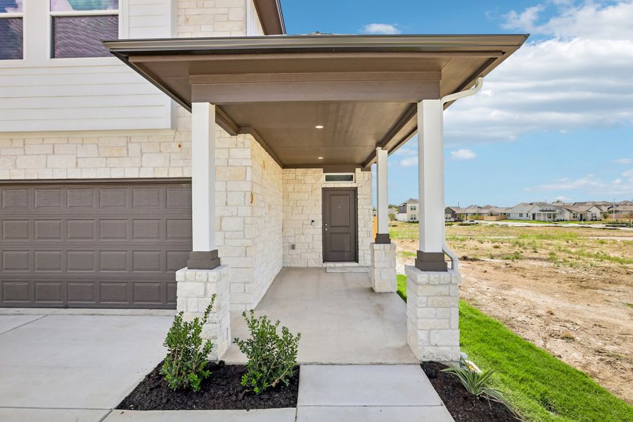 Exterior details and patio area of a home in Porter Country, Buda (Image 2).