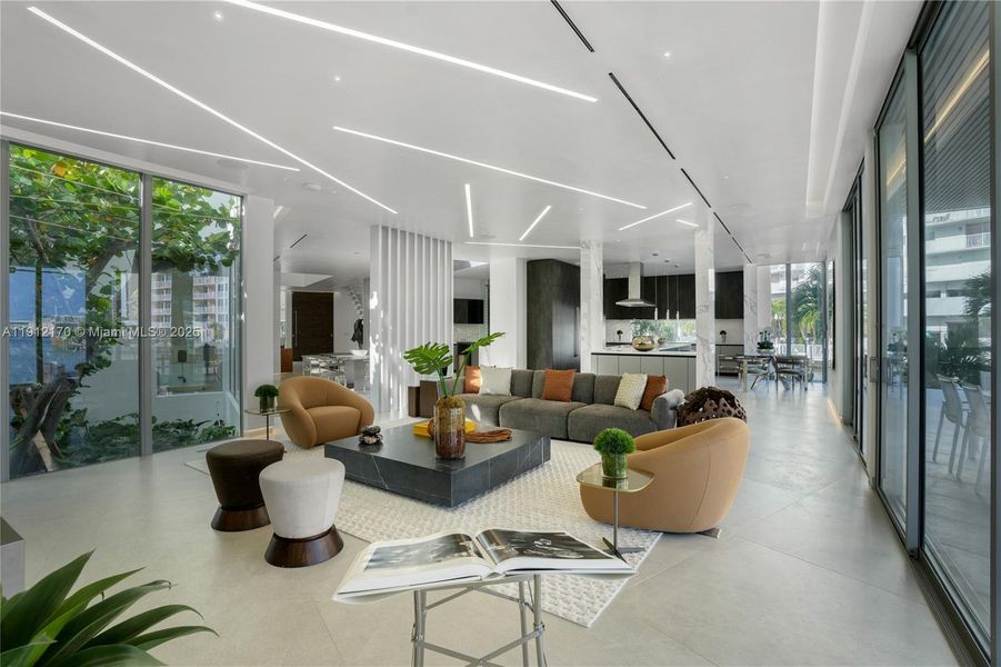 Community amenities in , Hallandale Beach (Image 43).