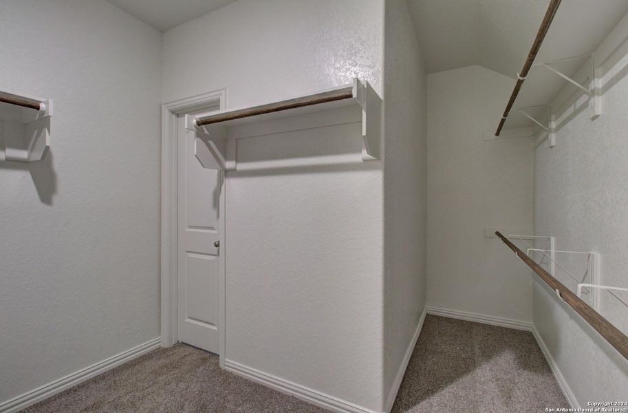 Spacious, unfurnished interior of a new home in , New Braunfels (Image 25).