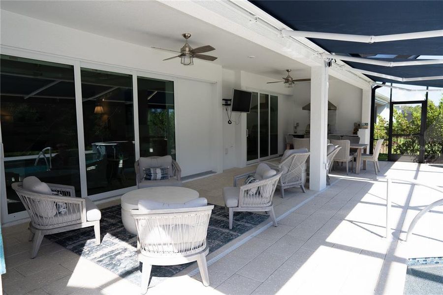 Exterior details and patio area of a home in , Sarasota (Image 4).