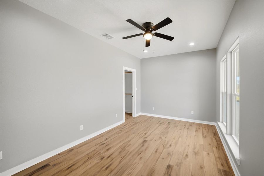 Spacious, unfurnished interior of a new home in , Franklin (Image 24).