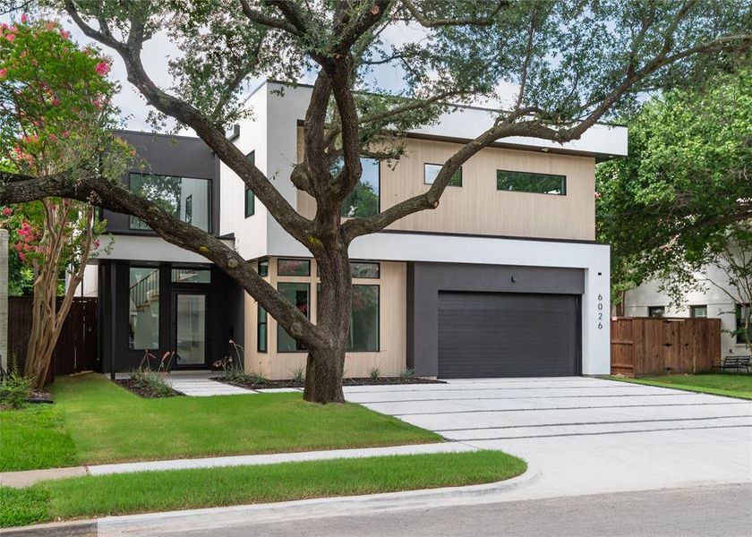 Front exterior of a new home in , Dallas, TX, highlighting curb appeal (Image 23). Front exterior of a new home in , Dallas, TX, highlighting curb appeal (Image 23).
