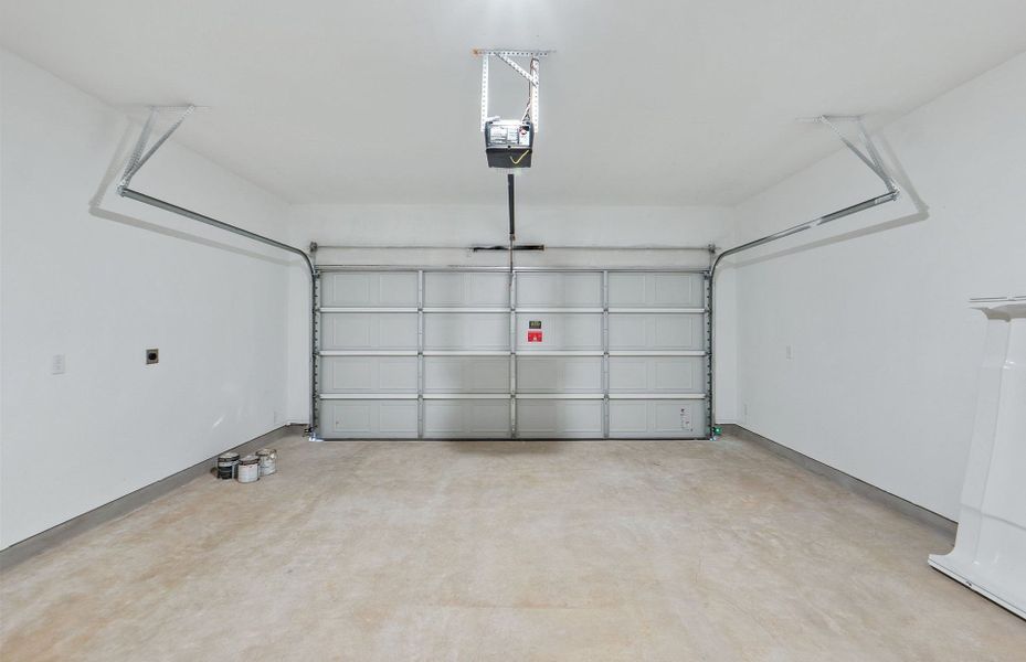 Spacious, unfurnished interior of a new home in Northpoint at Old Settlers, Round Rock (Image 18).