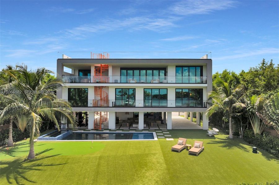Condo located in Key Largo, FL showcasing its design and architecture (Image 7). Condo located in Key Largo, FL showcasing its design and architecture (Image 7).