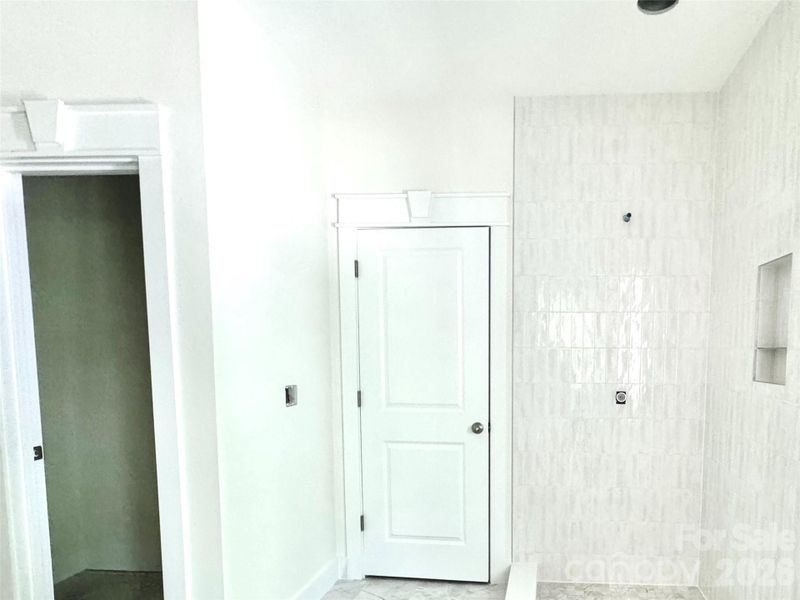Spacious, unfurnished interior of a new home in , Hendersonville (Image 9).