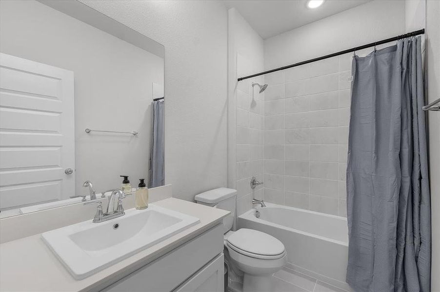 Furnished interior view inside a new home in , Fort Worth (Image 34).