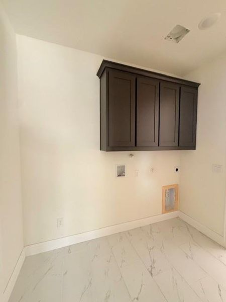 Spacious, unfurnished interior of a new home in , Grapevine (Image 15).