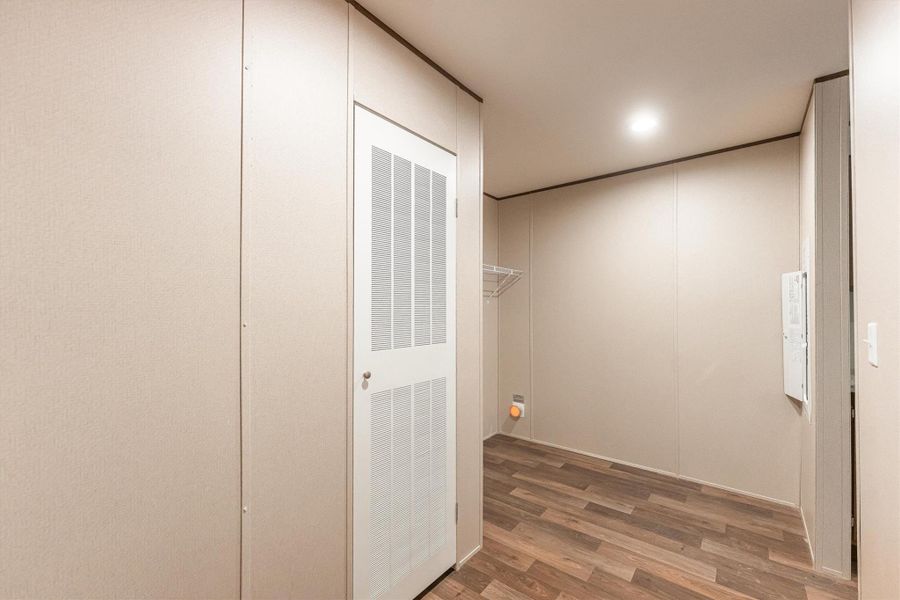 Spacious, unfurnished interior of a new home in , Conroe (Image 24).