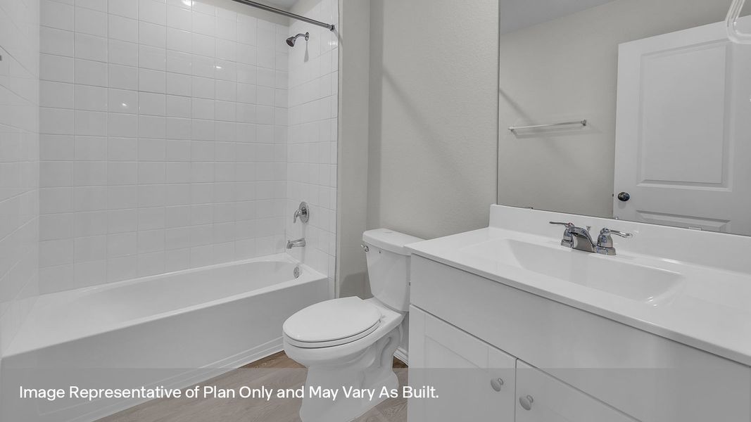 Furnished interior view inside a new home in Ladera, Luling (Image 12).