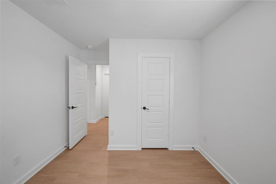 Spacious, unfurnished interior of a new home in Summerview, Fulshear (Image 19).