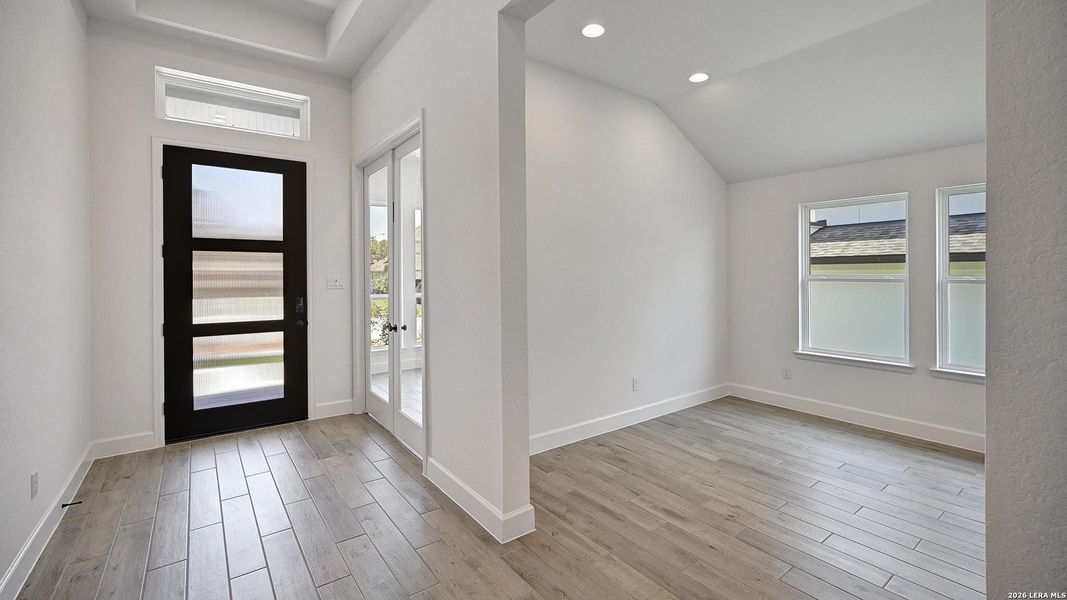 Spacious, unfurnished interior of a new home in Esperanza, Boerne (Image 23).