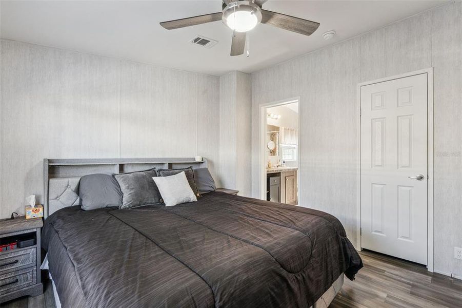 Furnished interior view inside a new home in , Davenport (Image 14).