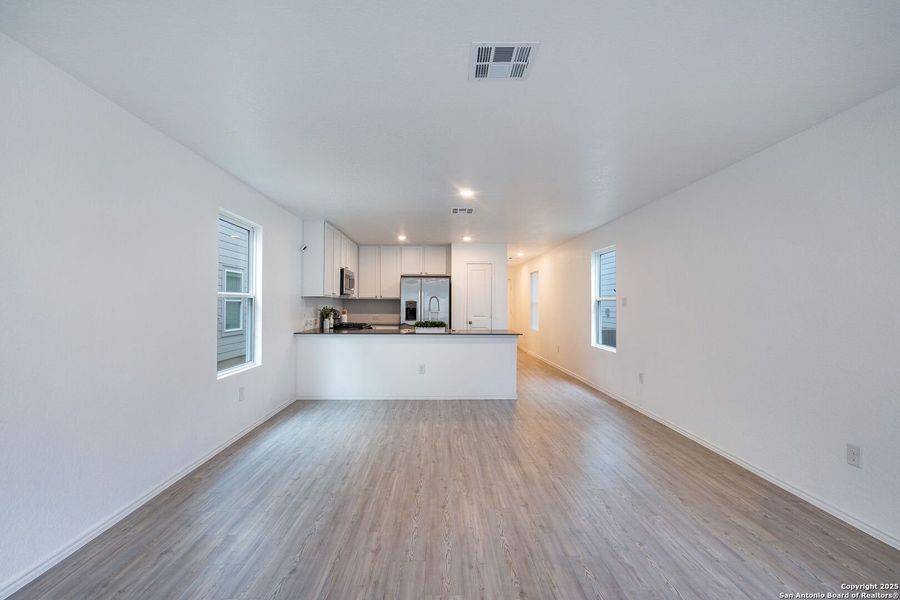 Spacious, unfurnished interior of a new home in Aston Park: Wellton Collection, San Antonio (Image 15).