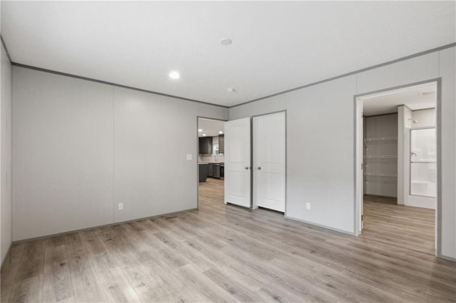 Spacious, unfurnished interior of a new home in , Alto (Image 11).
