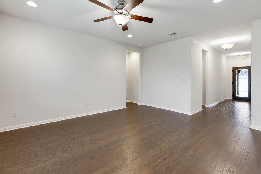 Representative unfurnished interior of a home built from the Cambridge by Ashton Woods in Lagos Reserve, Manor (Image 15). Representative unfurnished interior of a home built from the Cambridge by Ashton Woods in Lagos Reserve, Manor (Image 15).