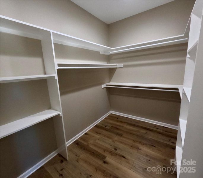 Spacious, unfurnished interior of a new home in , Marion (Image 10).