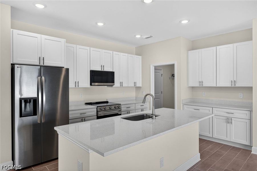 Furnished interior view inside a new home in Cape Coral, Cape Coral (Image 8).