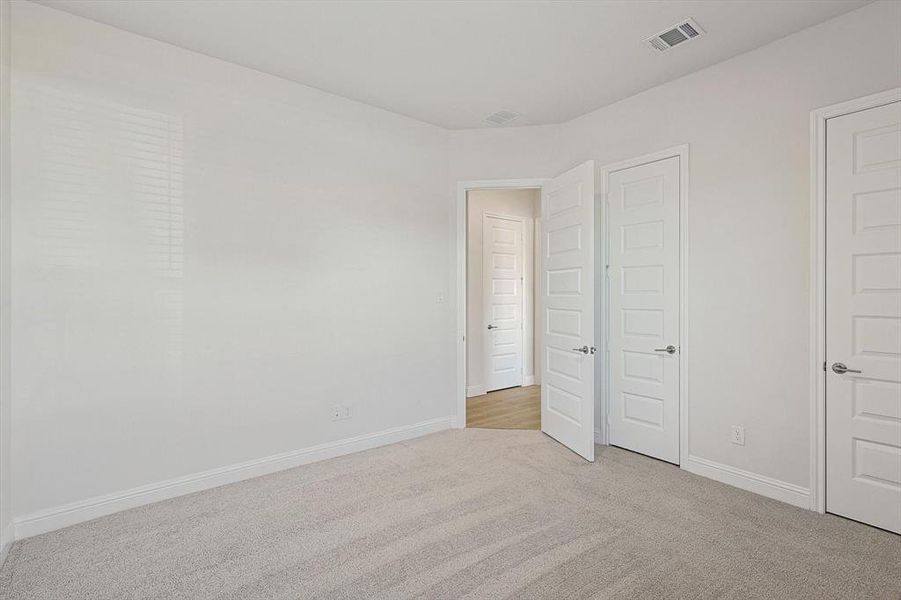 Spacious, unfurnished interior of a new home in Oak Creek Ranch, Midlothian (Image 30).