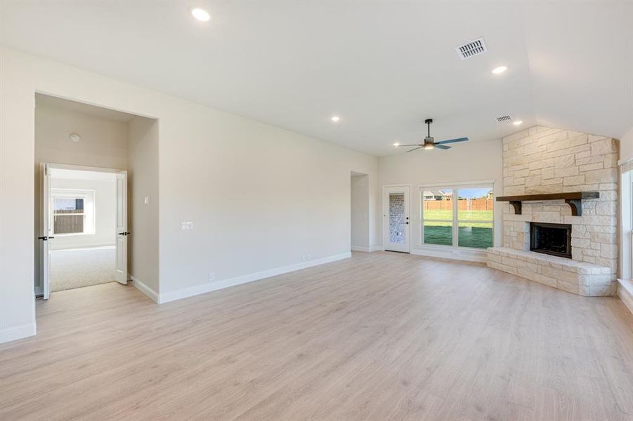 Spacious, unfurnished interior of a new home in Coyote Crossing, Godley (Image 30).