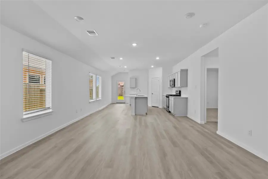 Spacious, unfurnished interior of a new home in Venetian Pines, Conroe (Image 14). Spacious, unfurnished interior of a new home in Venetian Pines, Conroe (Image 14).