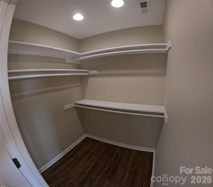 Spacious, unfurnished interior of a new home in , Marion (Image 13).