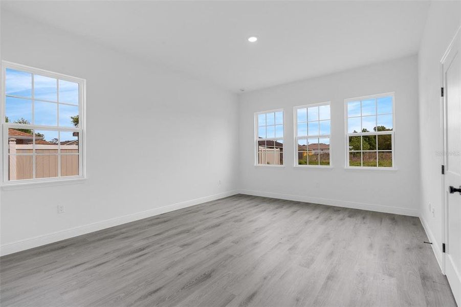 Spacious, unfurnished interior of a new home in , Ocala (Image 19).