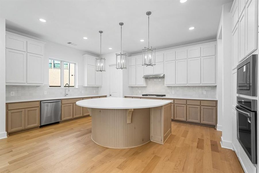 Furnished interior view inside a new home in Sonoma Verde: 70ft. lots, McLendon-Chisholm (Image 11). Furnished interior view inside a new home in Sonoma Verde: 70ft. lots, McLendon-Chisholm (Image 11).