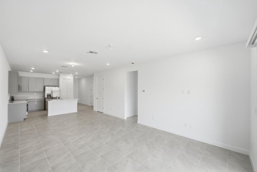 Prices, dimensions and features may vary and are subject to change. Photos are for illustrative purposes only. Prices, dimensions and features may vary and are subject to change. Photos are for illustrative purposes only.