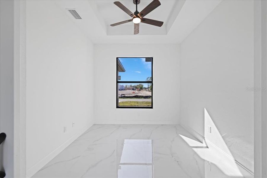 Spacious, unfurnished interior of a new home in , Cape Coral (Image 28).