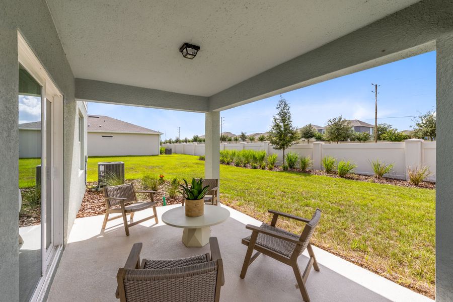 Exterior details and patio area of a home in Hartford Terrace, Davenport (Image 3).