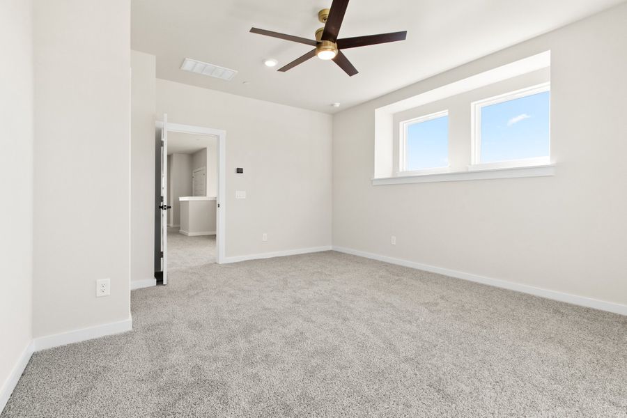 Spacious, unfurnished interior of a new home in Ten Mile Creek, Celina (Image 28).