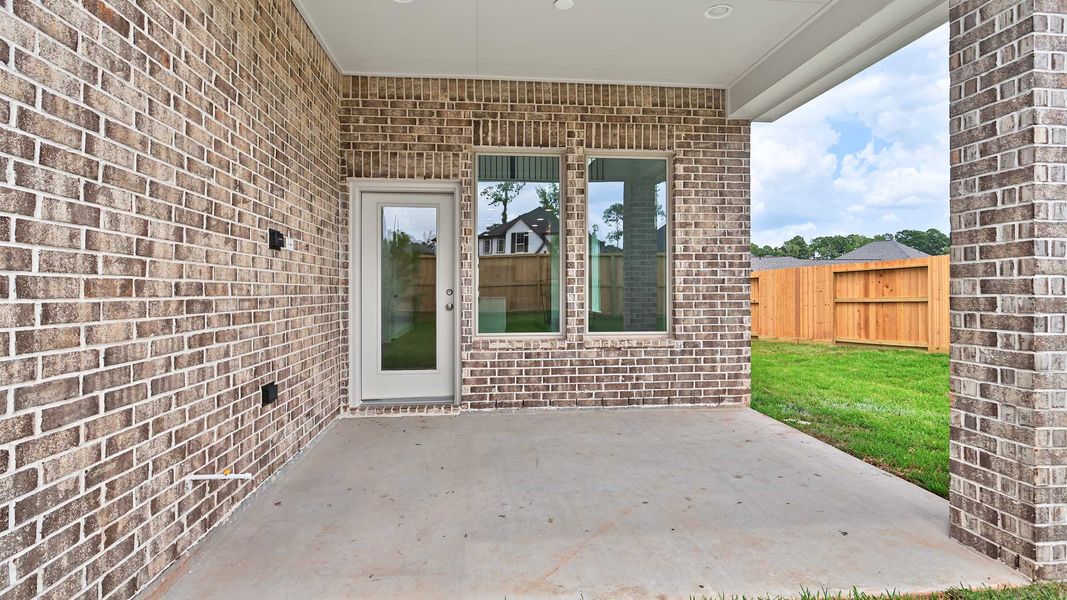 Exterior details and patio area of a home in The Woodlands Hills, Willis (Image 3).