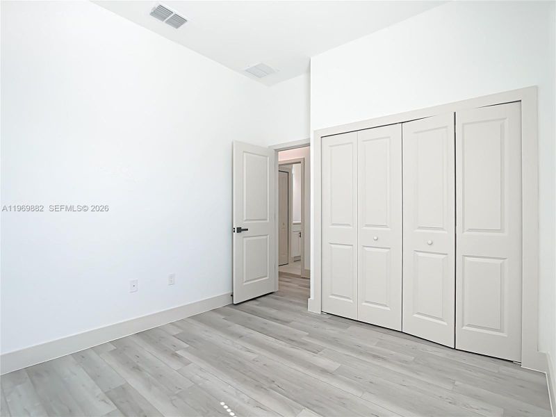 Spacious, unfurnished interior of a new home in , Port Charlotte (Image 20).