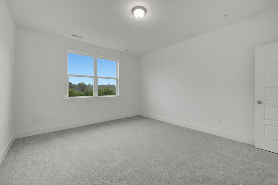 Spacious, unfurnished interior of a new home in Fox Field Farms, Broadway (Image 16).