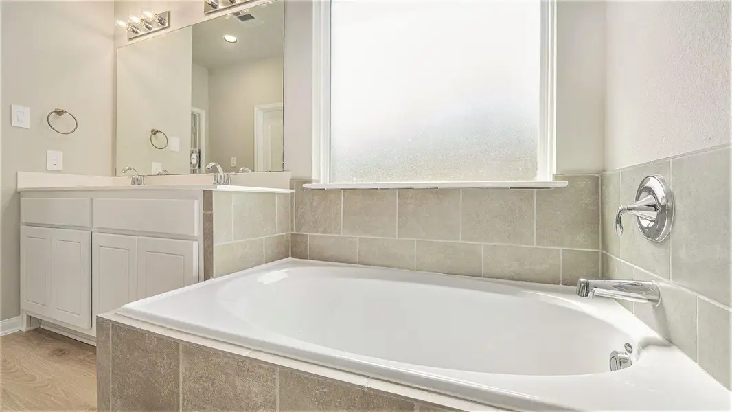 Furnished interior view inside a new home in Meadow Glen, Conroe (Image 5).