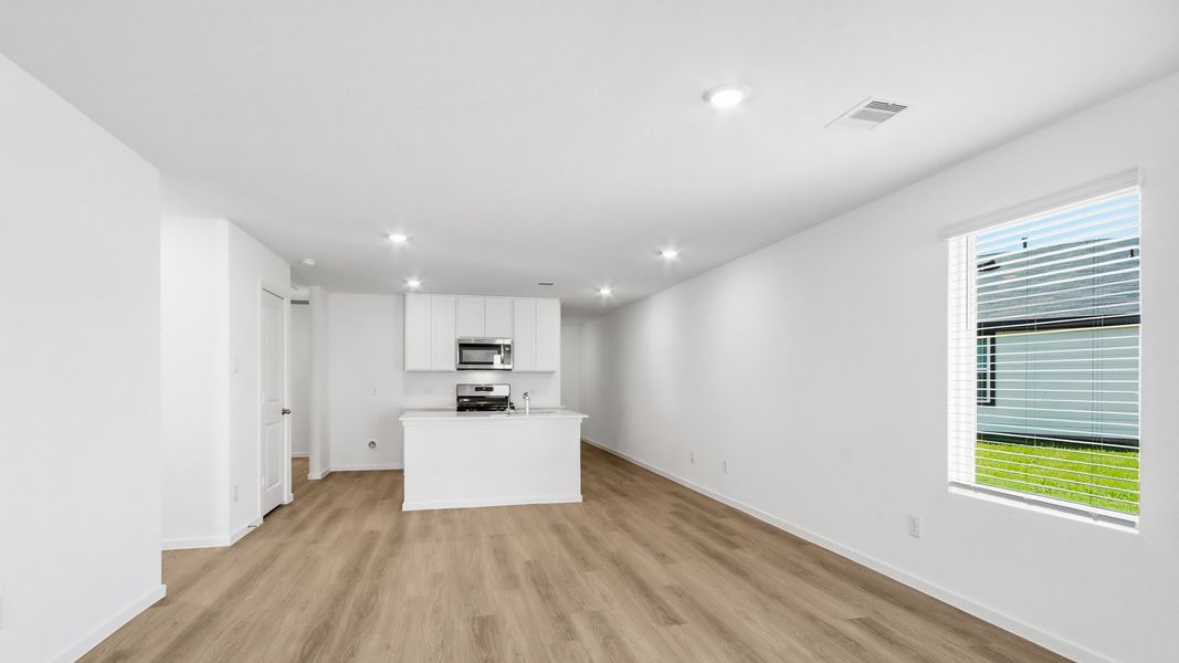 Spacious, unfurnished interior of a new home in Sunset Valley, Hockley (Image 11).