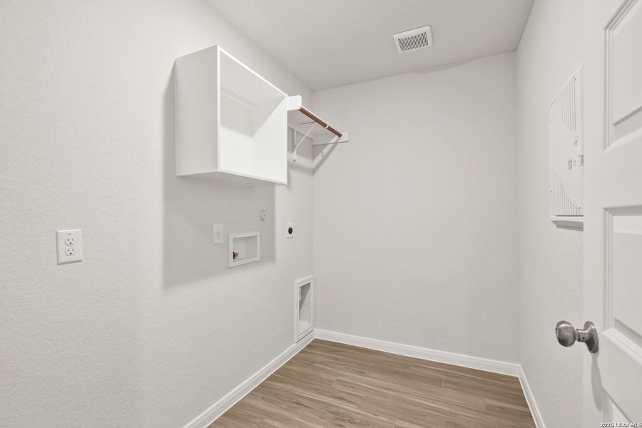 Spacious, unfurnished interior of a new home in Abbott Place, St. Hedwig (Image 22).