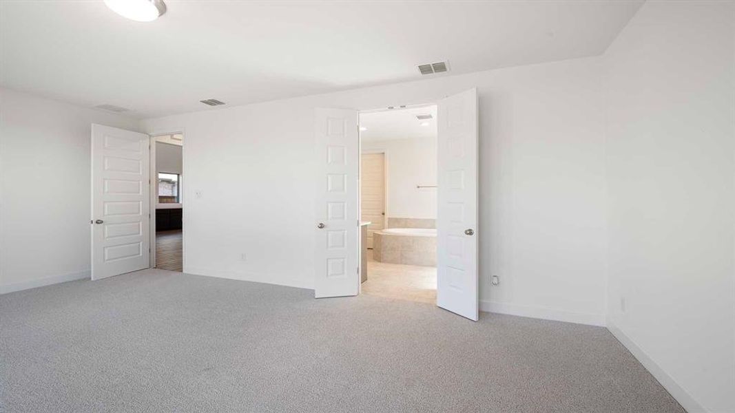 Spacious, unfurnished interior of a new home in Cambridge Crossing, Celina (Image 22).
