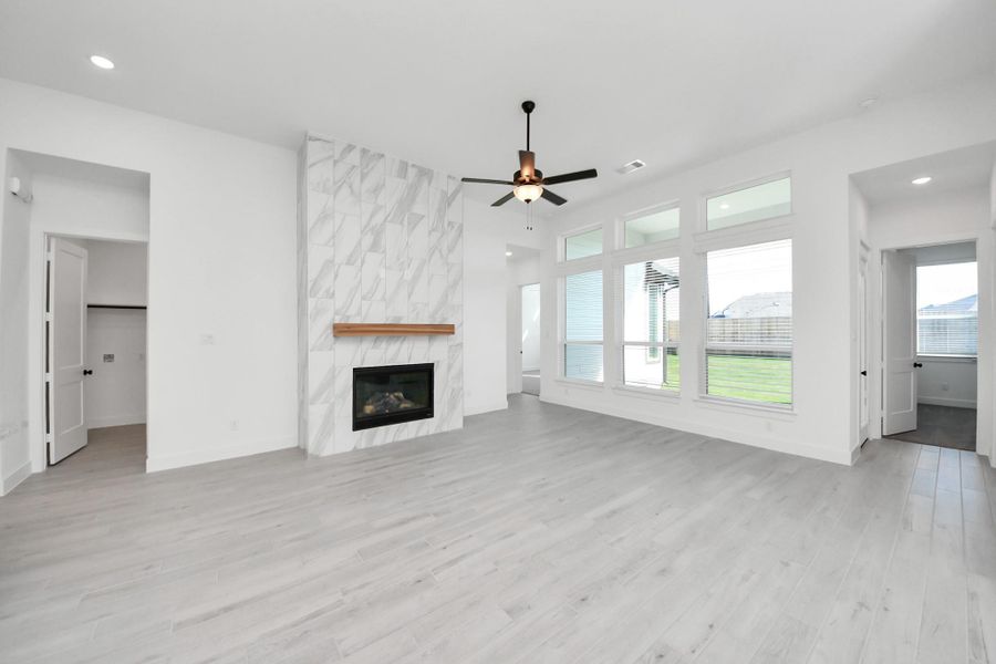 Spacious, unfurnished interior of a new home in Meridiana 50's, Manvel (Image 23).
