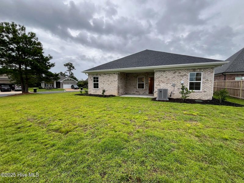 Image 28 of a home in Palmetto Creek.