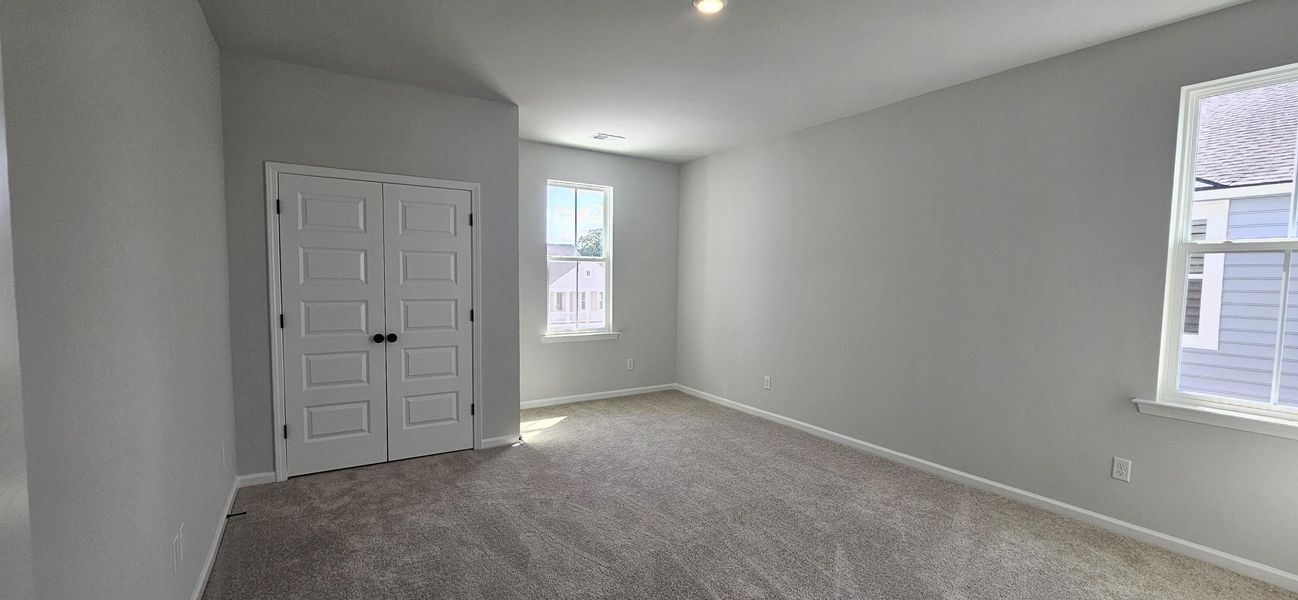 Spacious, unfurnished interior of a new home in , Summerville (Image 17).