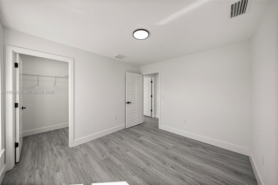 Spacious, unfurnished interior of a new home in , Ocala (Image 14).