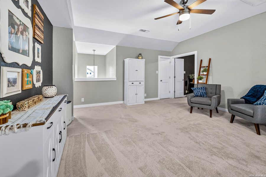 Furnished interior view inside a new home in Meyer Ranch, New Braunfels (Image 12).