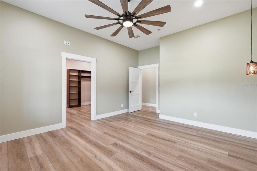 Spacious, unfurnished interior of a new home in , Arcadia (Image 35).